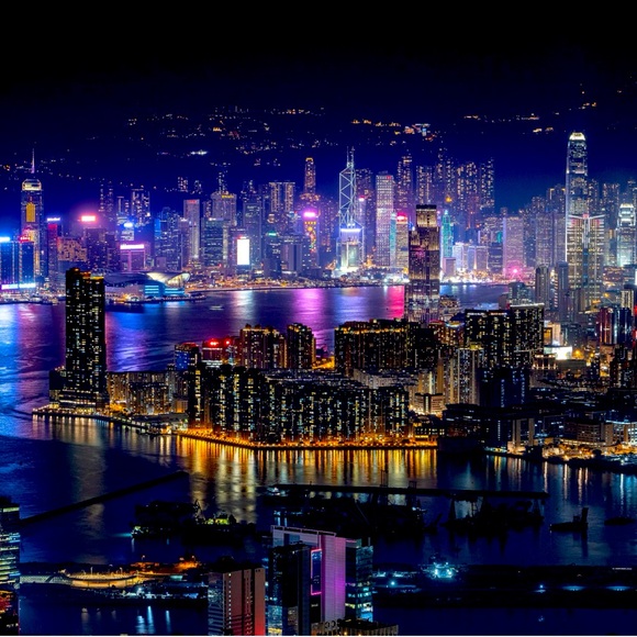 ❤️Like This Listing For Live Show Notifications In The City! - Picture 2 of 2